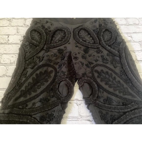 Vintage Vera‎ Wang Silk Blend Size 6 Black Capri Embellished 3 D Cropped Pants - Picture 2 of 16